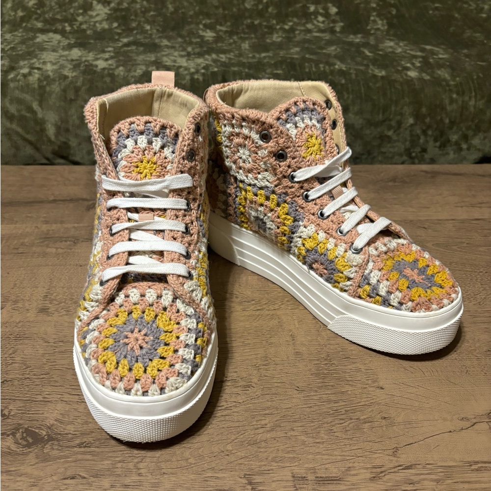 Lucky Brand women’s crocheted platform sneaker